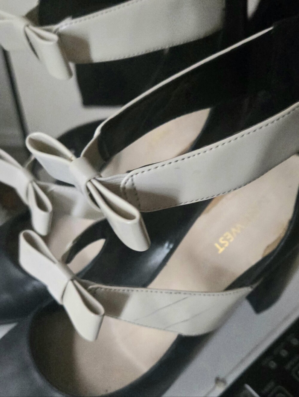 9 WEST 9 1/2 ZIP BACK 4" Heel. Cream And Black.